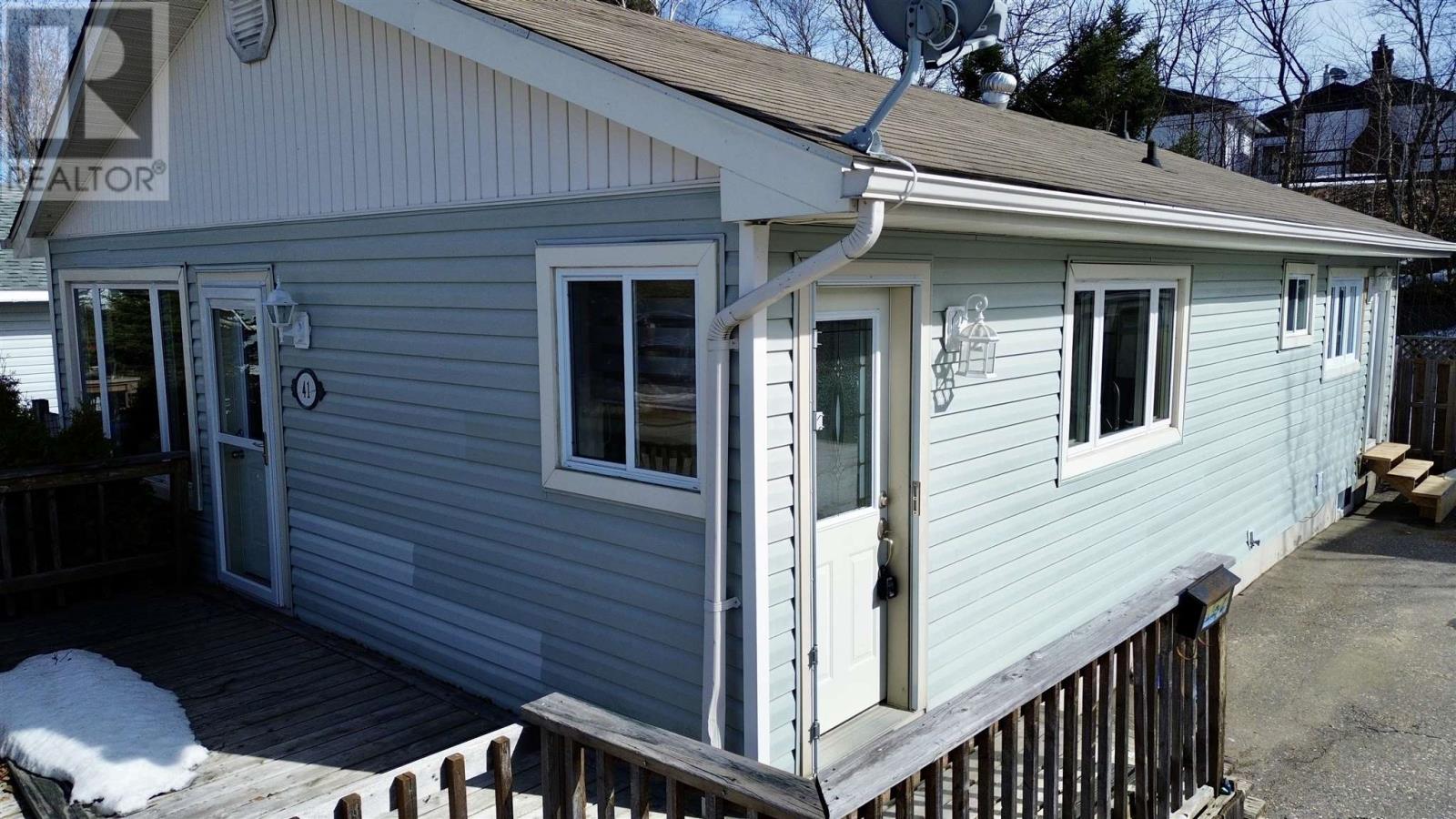 41 Robertson Rd, Elliot Lake, Ontario  P5A 1C9 - Photo 3 - SM260342