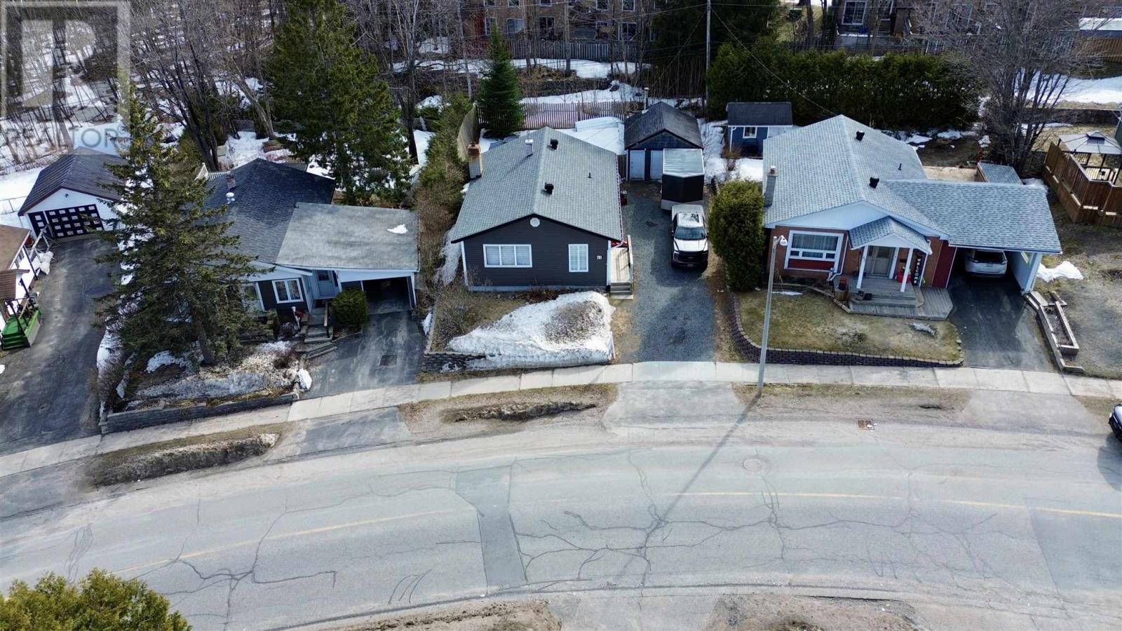 61 Axmith Ave, Elliot Lake, Ontario  P5A 1B5 - Photo 4 - SM260470