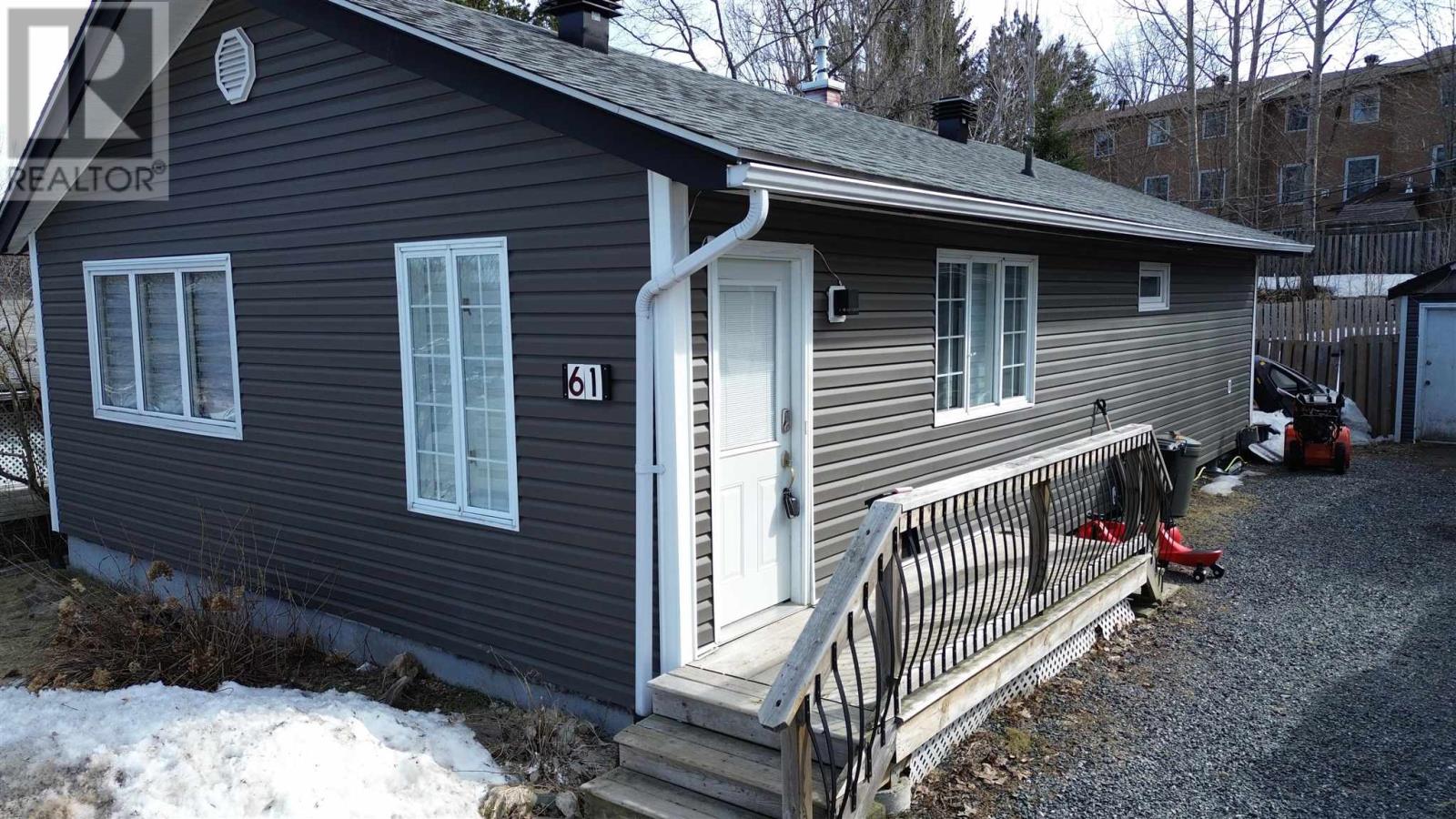 61 Axmith Ave, Elliot Lake, Ontario  P5A 1B5 - Photo 3 - SM260470