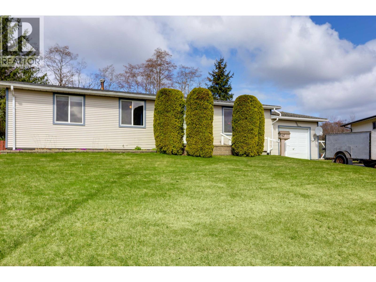 62 Clifford Street, Kitimat, British Columbia  V8C 1B4 - Photo 2 - R3113313