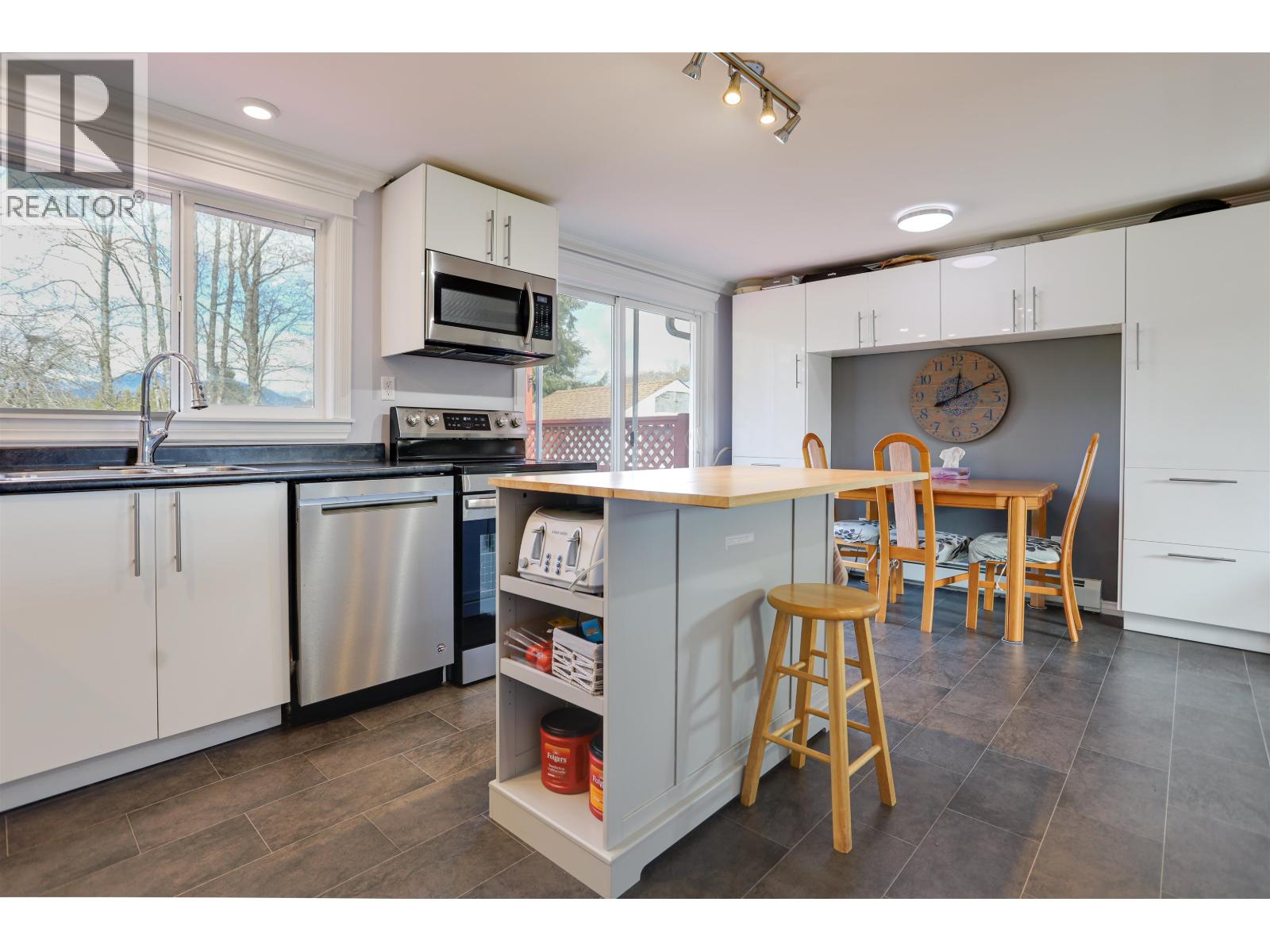 62 Clifford Street, Kitimat, British Columbia  V8C 1B4 - Photo 8 - R3113313