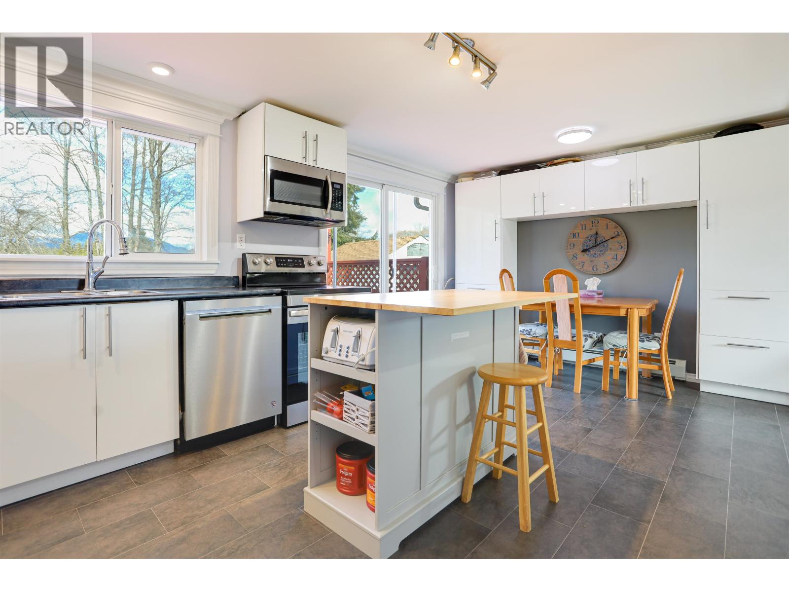 62 Clifford Street, Kitimat, British Columbia  V8C 1B4 - Photo 7 - R3113313