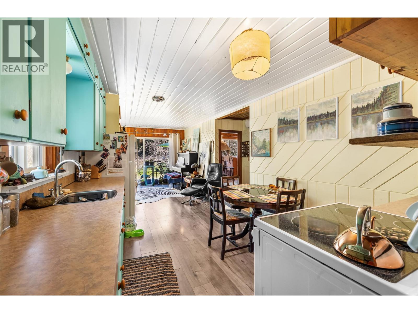 16281 3a Highway, Crawford Bay, British Columbia  V0B 1E0 - Photo 10 - 10384100