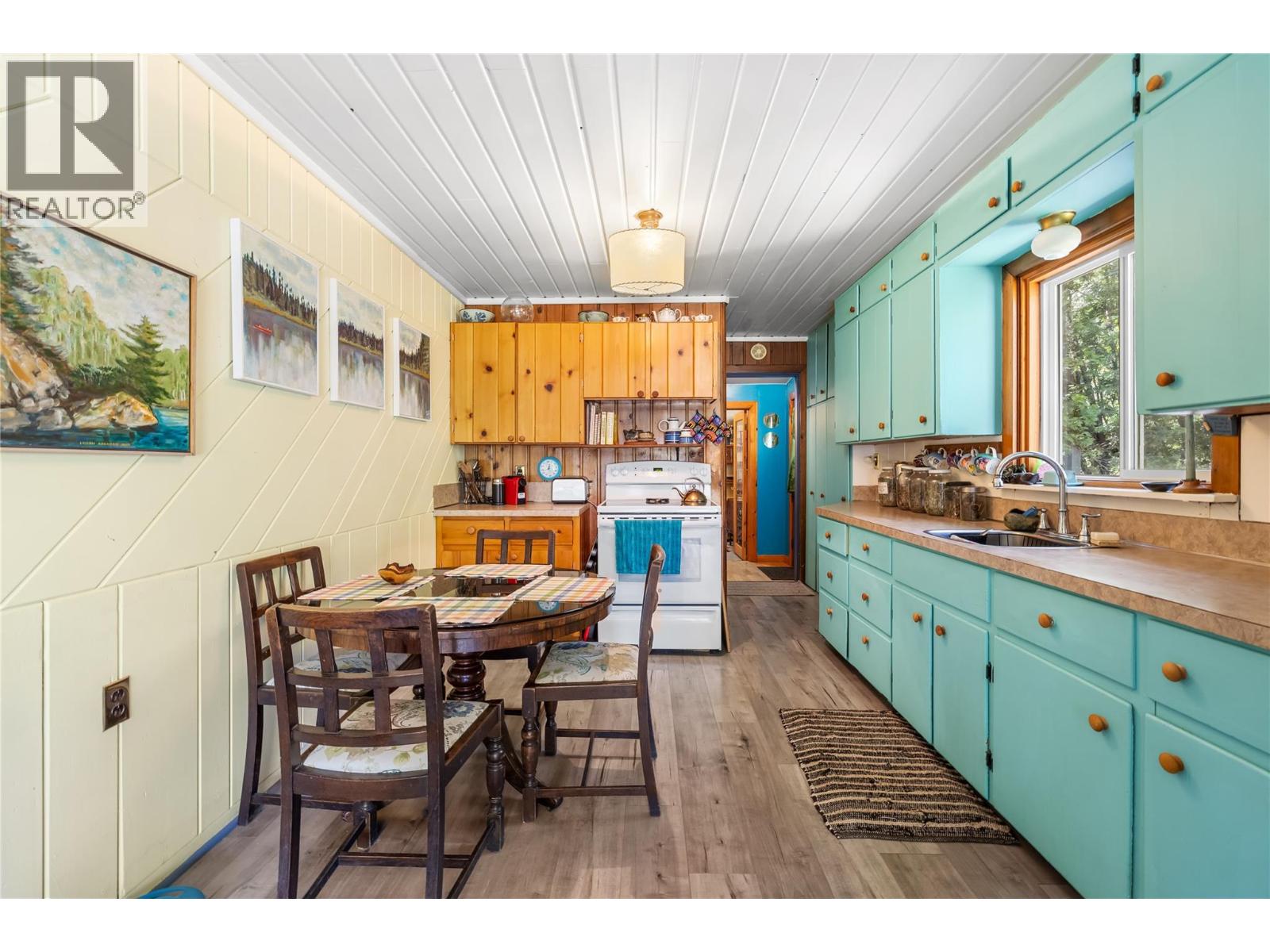 16281 3a Highway, Crawford Bay, British Columbia  V0B 1E0 - Photo 9 - 10384100