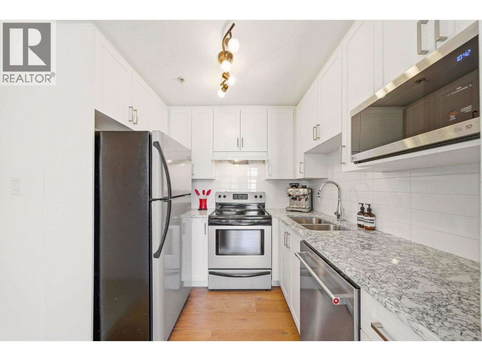 309 418 E Broadway, Vancouver, British Columbia  V5T 1X2 - Photo 9 - R3113549