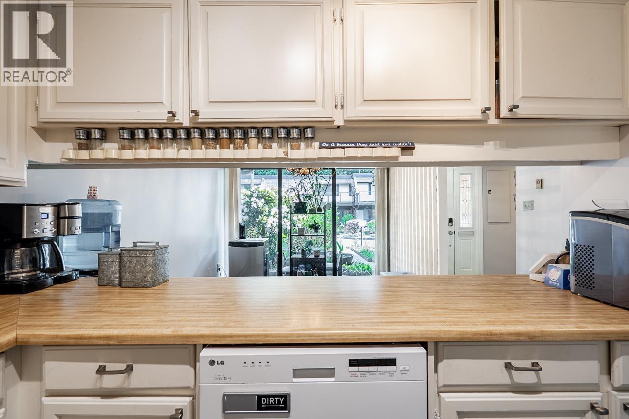 9963 Millburn Court, Burnaby, British Columbia  V3N 4M8 - Photo 10 - R3113567