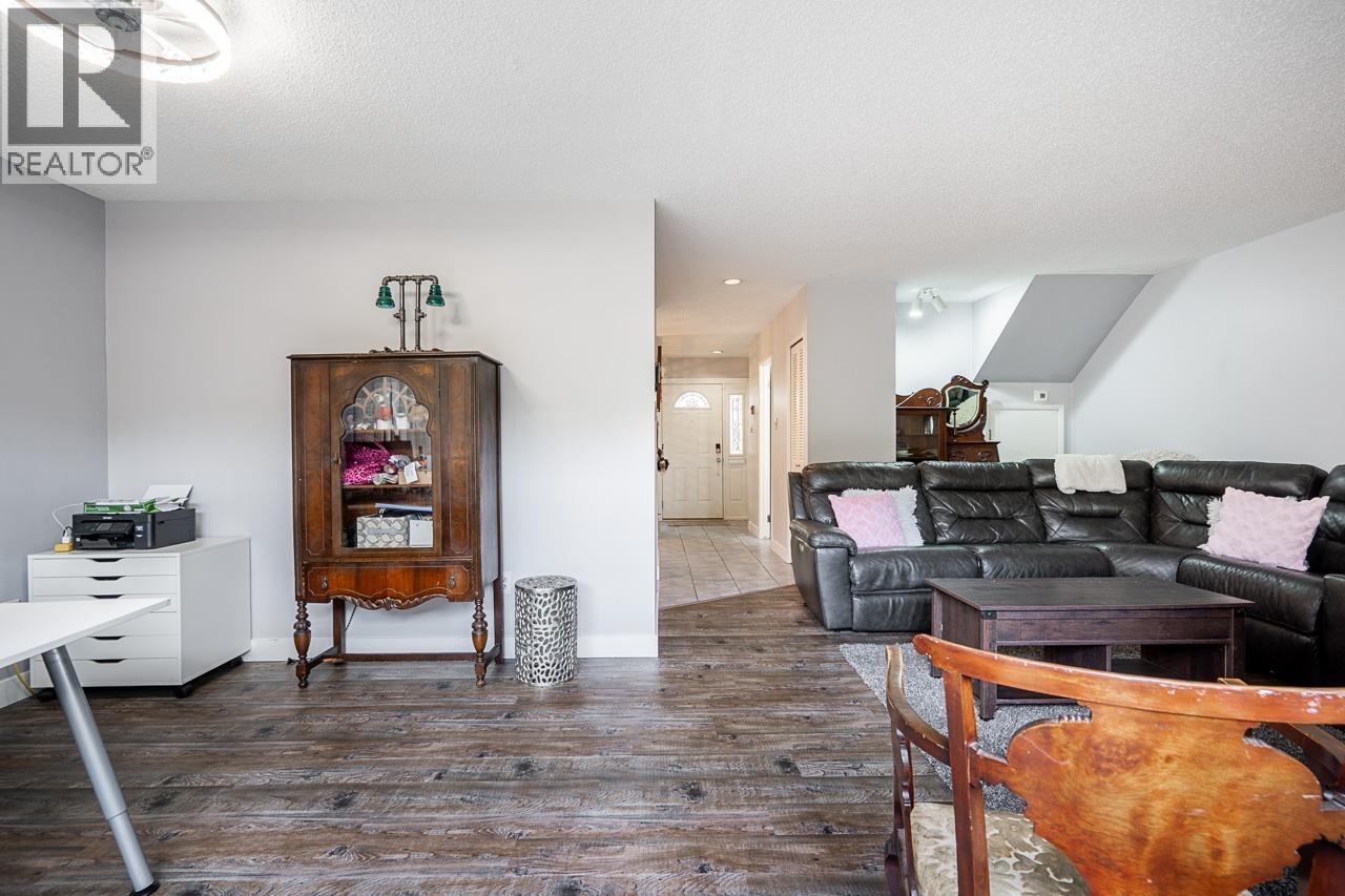 9963 Millburn Court, Burnaby, British Columbia  V3N 4M8 - Photo 14 - R3113567