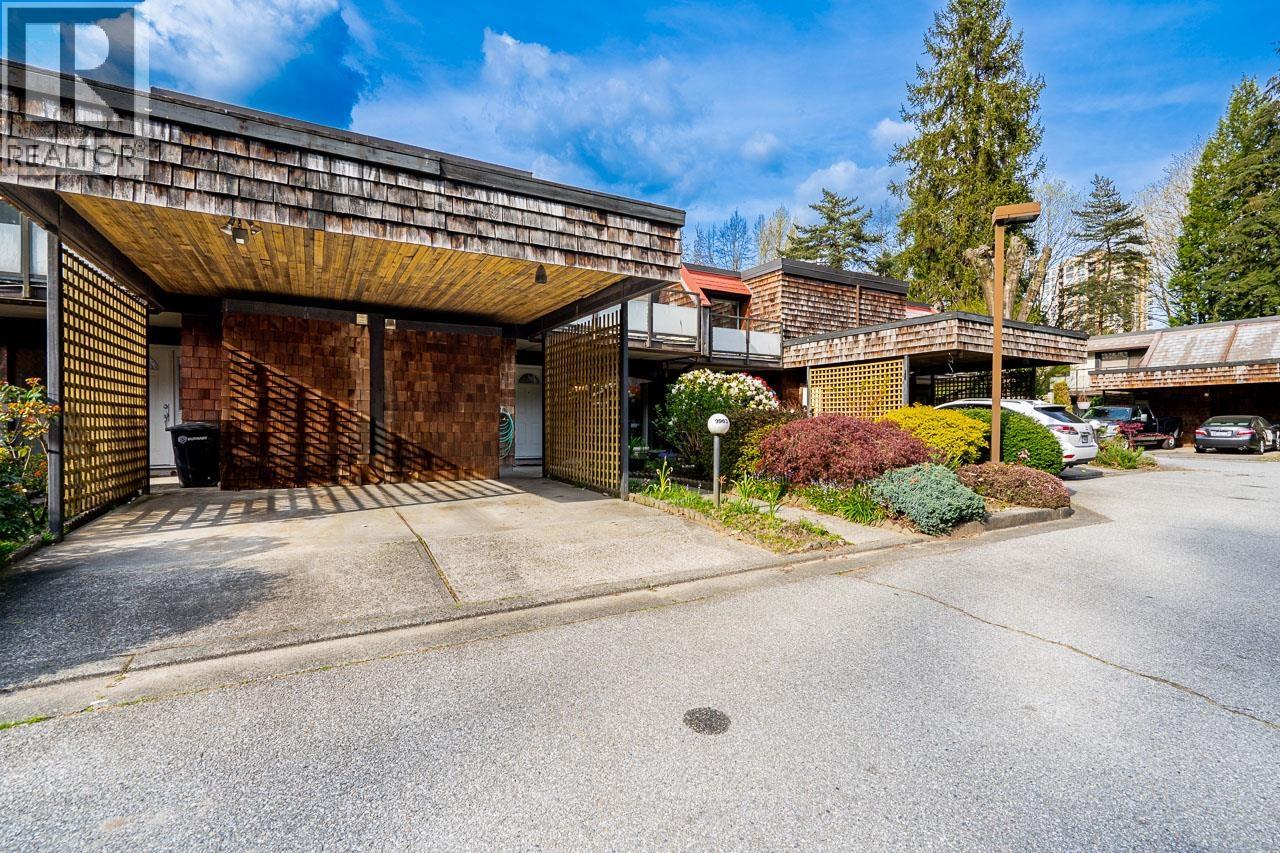 9963 Millburn Court, Burnaby, British Columbia  V3N 4M8 - Photo 2 - R3113567