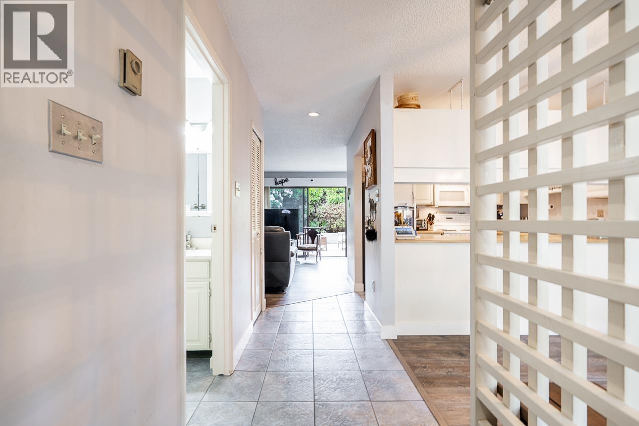 9963 Millburn Court, Burnaby, British Columbia  V3N 4M8 - Photo 5 - R3113567