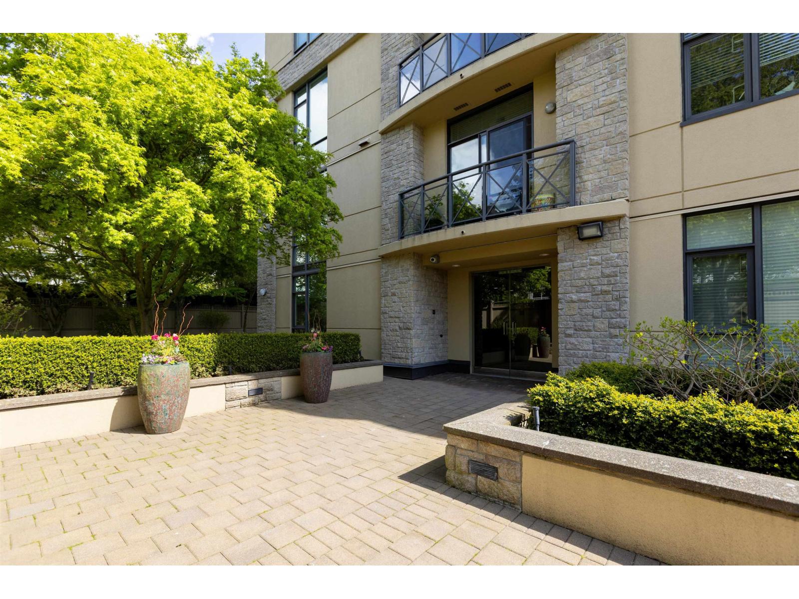 402 15445 Vine Avenue, White Rock, British Columbia  V4B 2T3 - Photo 2 - R3112976