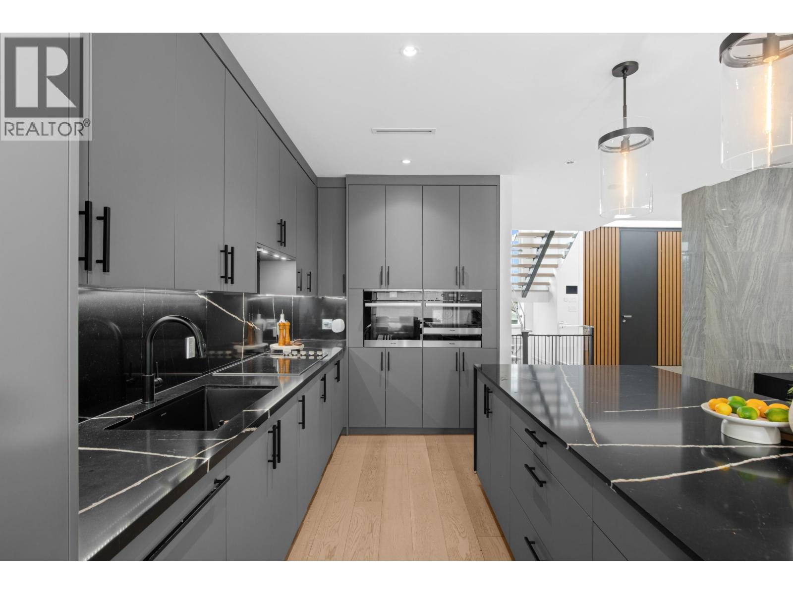 976 Melbourne Avenue, North Vancouver, British Columbia  V7R 1N9 - Photo 10 - R3113565