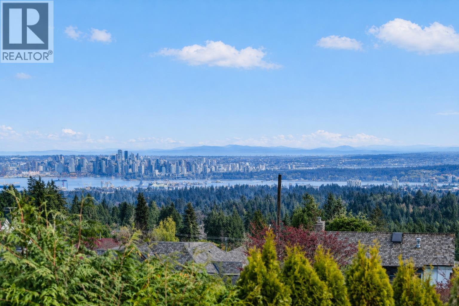 668 Alpine Court, North Vancouver, British Columbia  V7R 2L8 - Photo 2 - R3113607