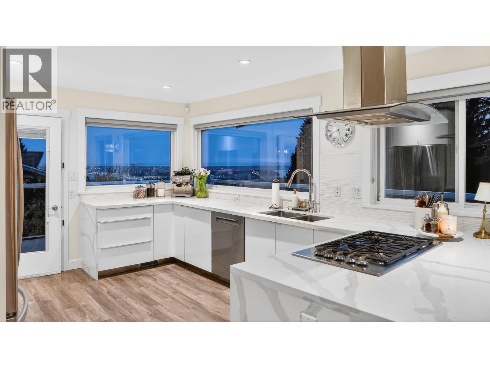 668 Alpine Court, North Vancouver, British Columbia  V7R 2L8 - Photo 33 - R3113607