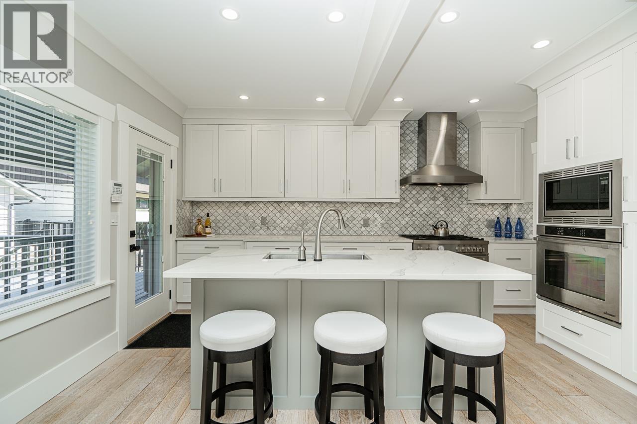 905 EDINBURGH STREET, New Westminster, British Columbia