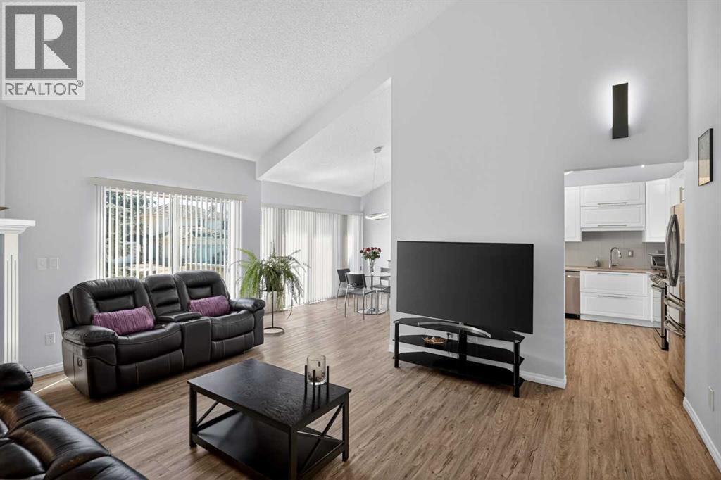 156 Sunlake Gardens Se, Calgary, Alberta  T2X 3G4 - Photo 7 - A2300206