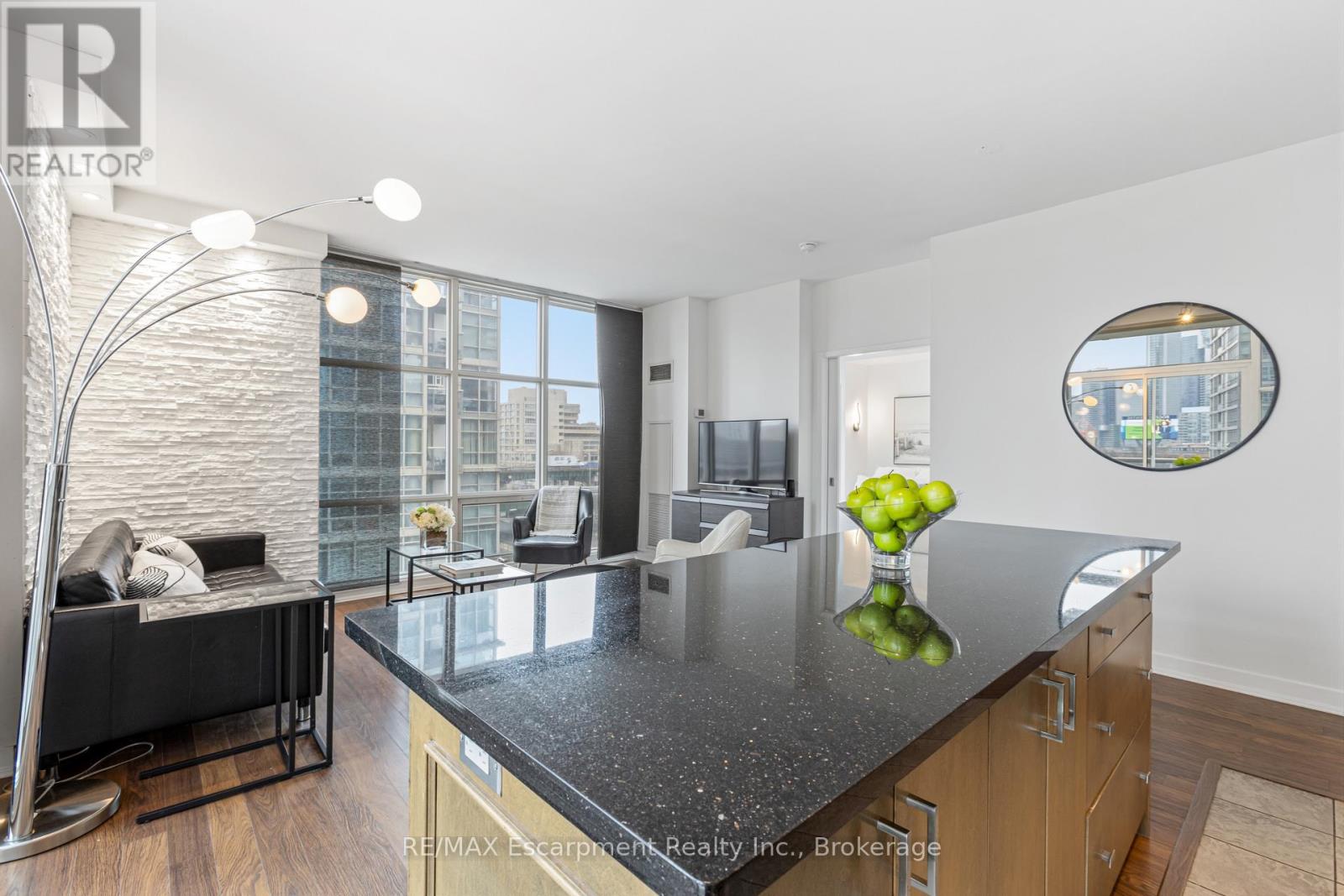 303 - 9 Spadina Avenue, Toronto, Ontario  M5V 3V5 - Photo 6 - C13007658