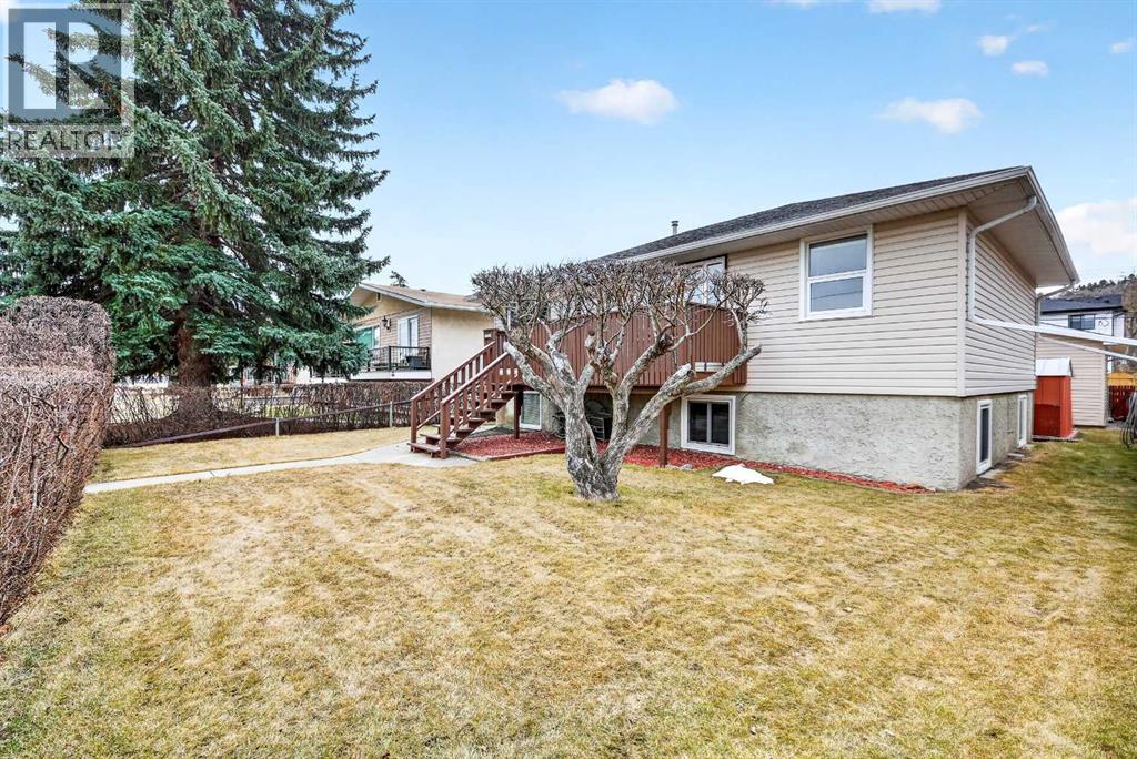 8715 36 Avenue NW, Calgary, Alberta  T3B 1W2 - Photo 5 - A2301311