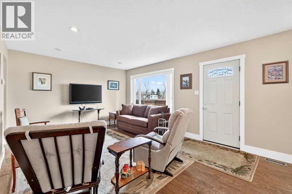 8715 36 Avenue NW, Calgary, Alberta  T3B 1W2 - Photo 12 - A2301311