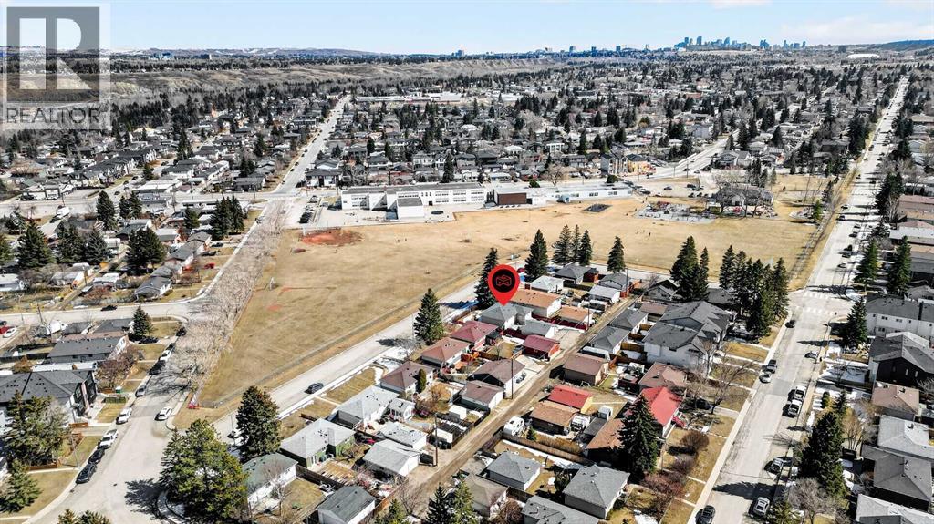 8715 36 Avenue NW, Calgary, Alberta  T3B 1W2 - Photo 8 - A2301311