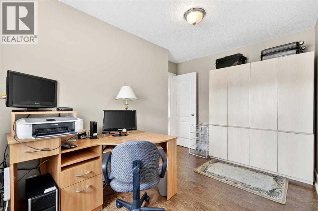 8715 36 Avenue NW, Calgary, Alberta  T3B 1W2 - Photo 28 - A2301311