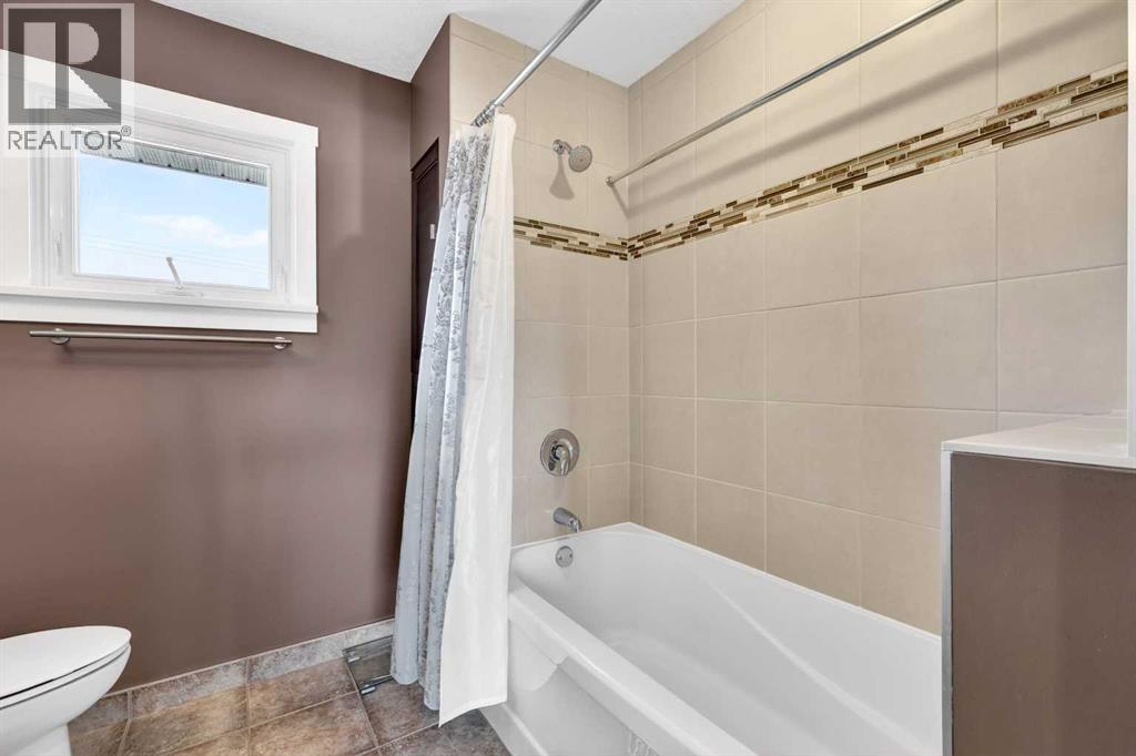 8715 36 Avenue NW, Calgary, Alberta  T3B 1W2 - Photo 30 - A2301311