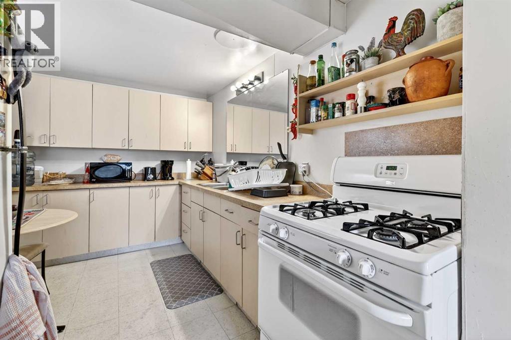 8715 36 Avenue NW, Calgary, Alberta  T3B 1W2 - Photo 37 - A2301311