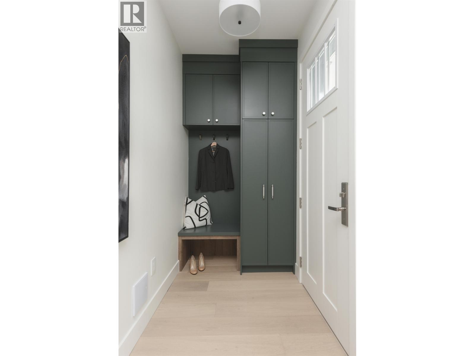 2 8508 East Boulevard, Vancouver, British Columbia  V6P 5E6 - Photo 3 - R3113504