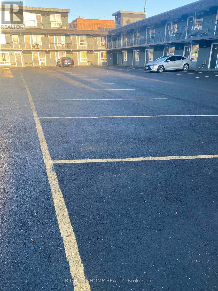 5958 Fallsview Boulevard, Niagara Falls, Ontario  L2G 3V5 - Photo 3 - X13003312