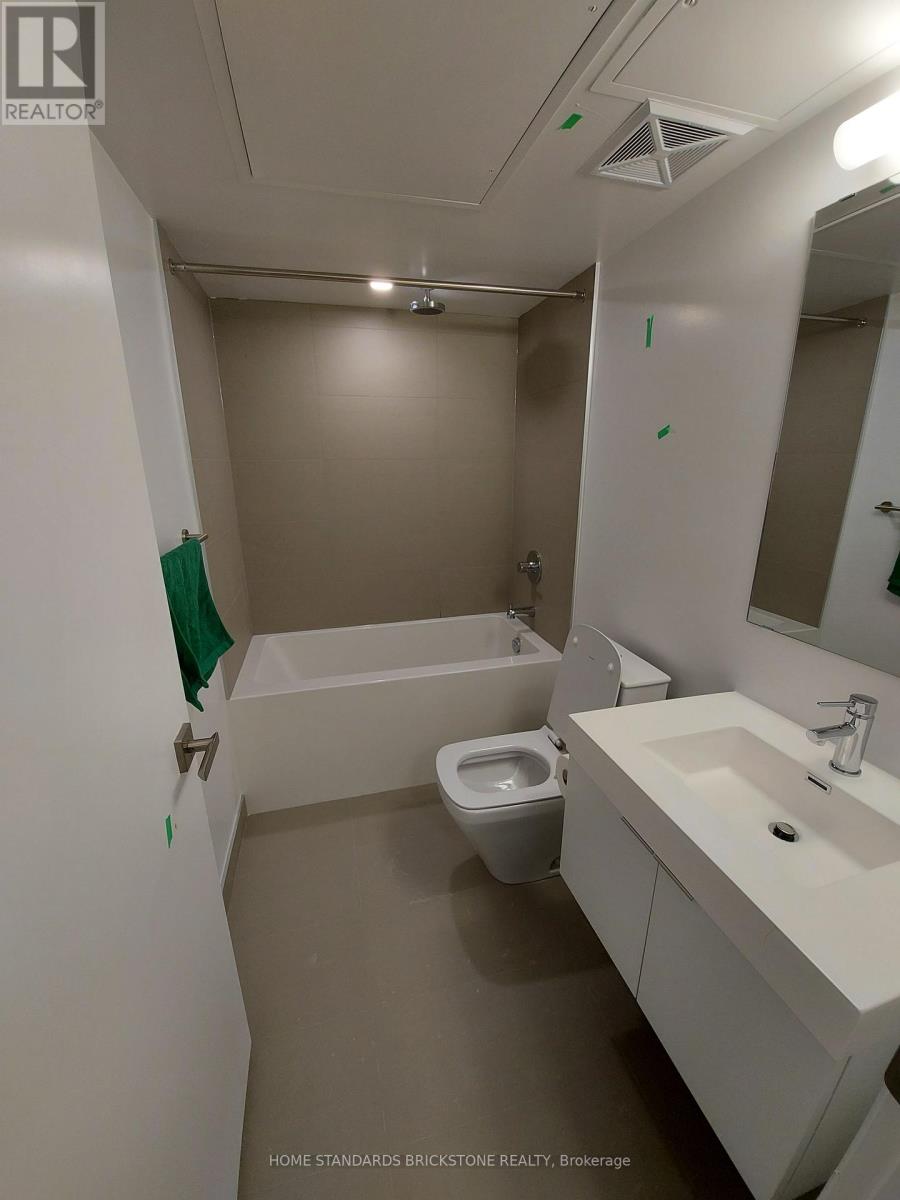 12/4215 - 1000 Portage Parkway, Vaughan, Ontario  L4K 0L1 - Photo 2 - N13022306