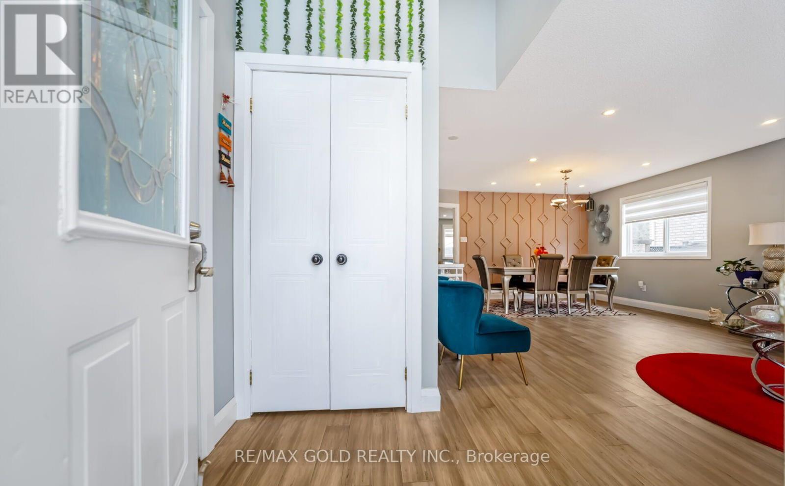 68 Benson Drive, Barrie, Ontario  L4N 7Y2 - Photo 6 - S13022340