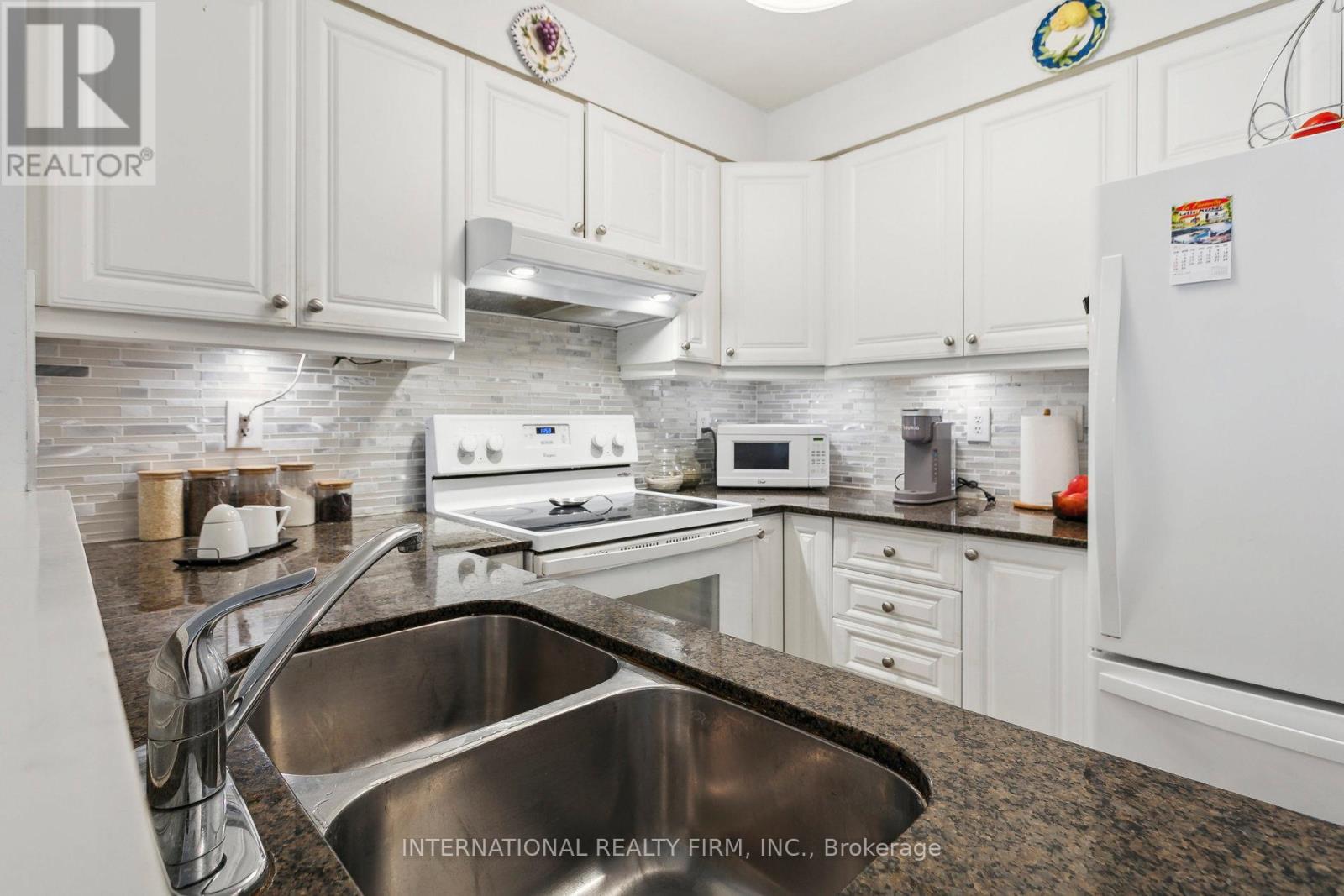 2113 - 6 Dayspring Circle, Brampton, Ontario  L6P 2Z6 - Photo 9 - W13022268