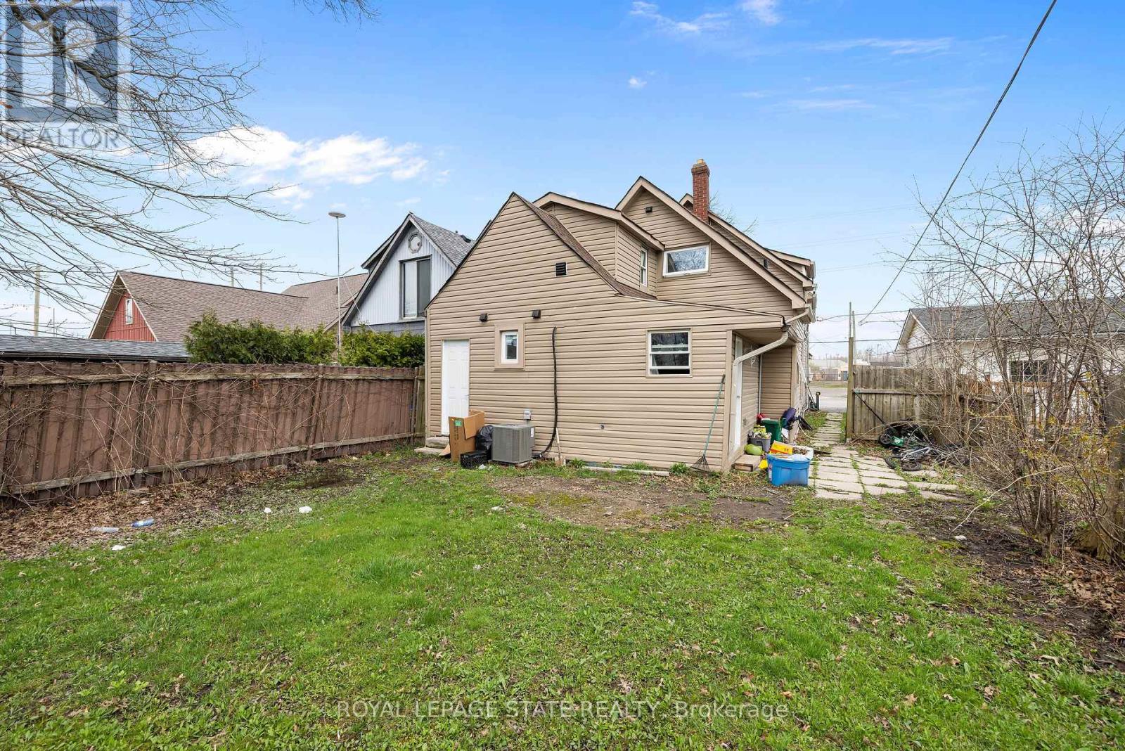 313 Gilmore Road, Fort Erie, Ontario  L2A 2M9 - Photo 3 - X13022276