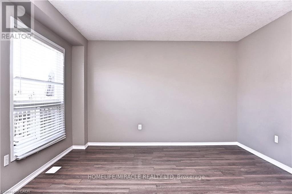 40 Madeleine Street, Kitchener, Ontario  N2R 1V4 - Photo 7 - X13022356