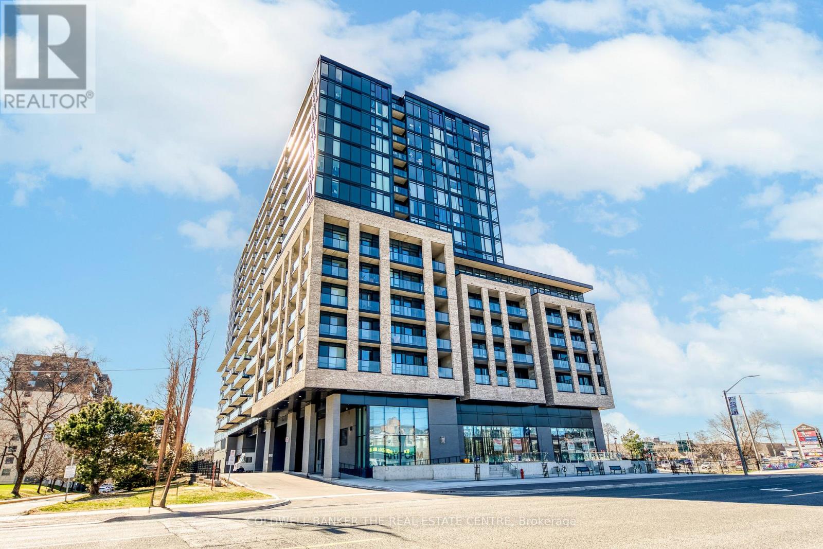 709 - 86 Dundas Street E, Mississauga, Ontario  L5A 0B1 - Photo 2 - W12782100