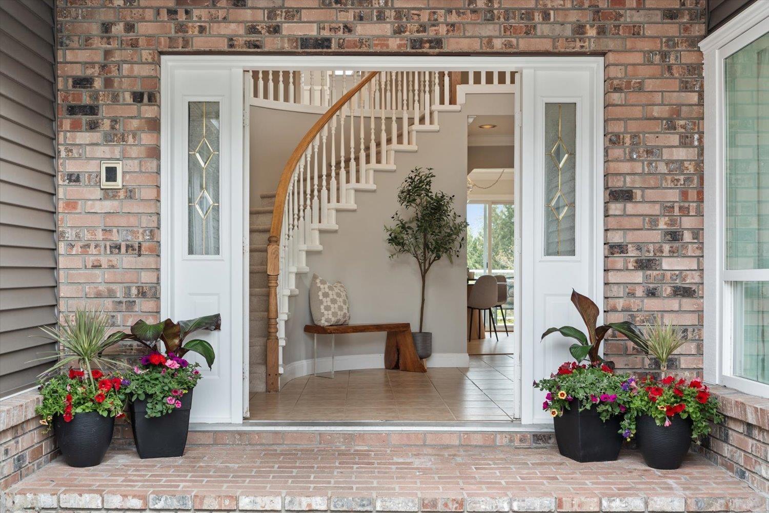 5740 189a Street, Surrey, British Columbia  V3S 7M4 - Photo 2 - R3113341