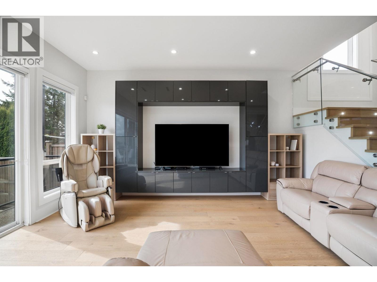 1202a Hammond Avenue, Coquitlam, British Columbia  V3K 2P1 - Photo 3 - R3099267