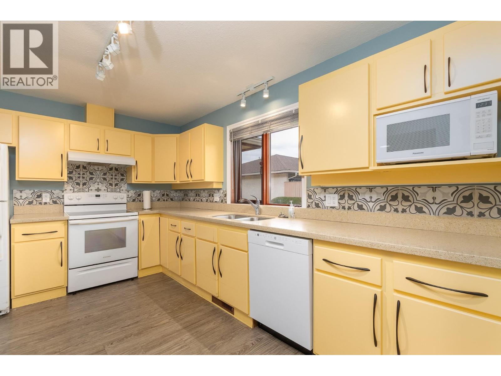 151 8 Avenue SW Unit# 11, Salmon Arm, British Columbia  V1E 1B9 - Photo 12 - 10383245