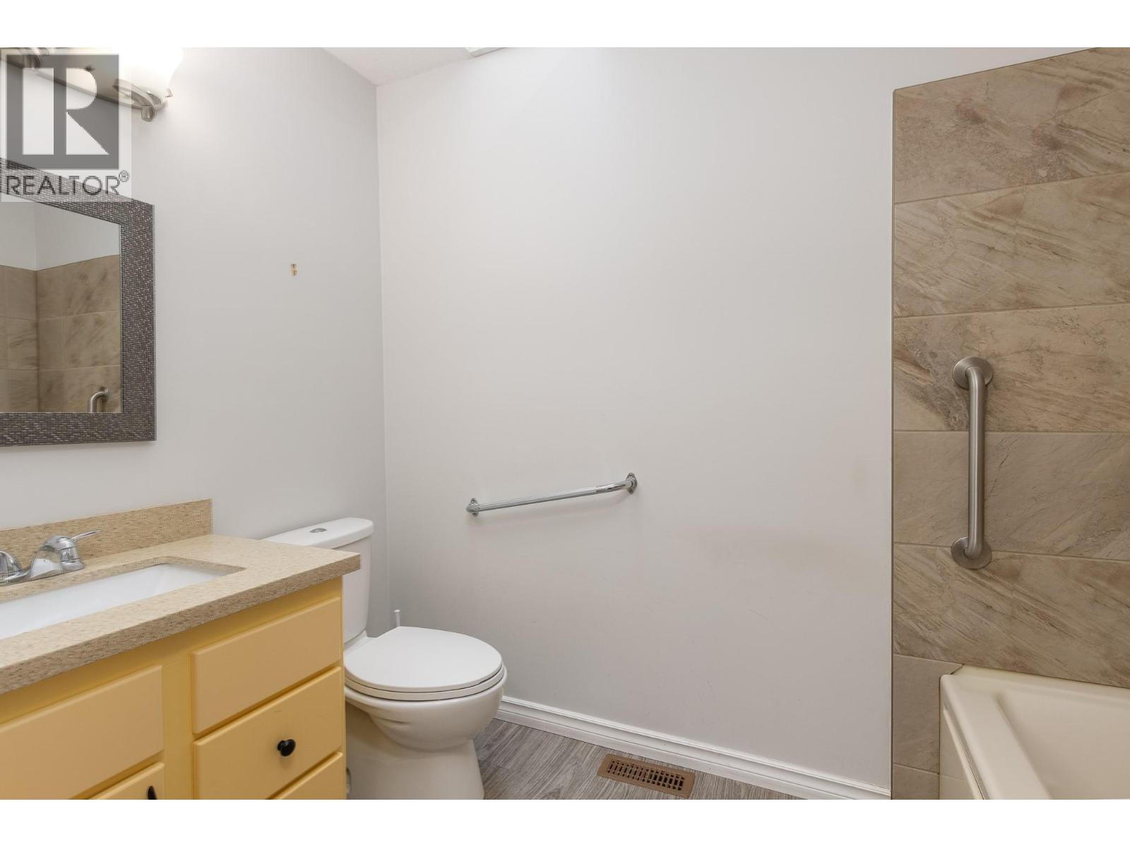 151 8 Avenue SW Unit# 11, Salmon Arm, British Columbia  V1E 1B9 - Photo 17 - 10383245