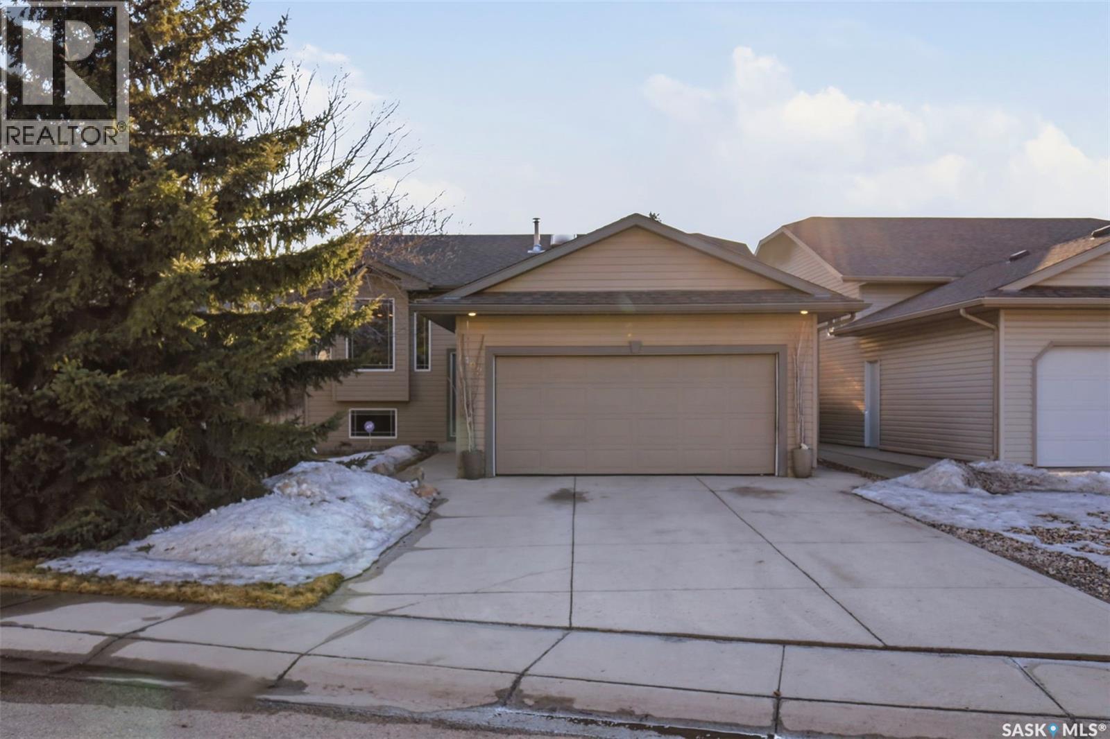 402 Overholt Crescent, Saskatoon, Saskatchewan  S7N 4S9 - Photo 1 - SK033441