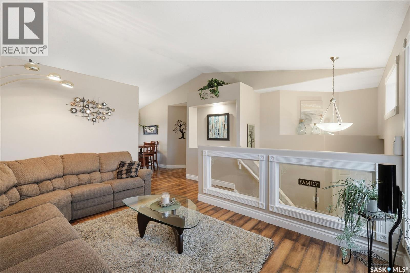 402 Overholt Crescent, Saskatoon, Saskatchewan  S7N 4S9 - Photo 6 - SK033441