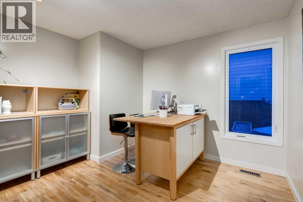 8 Deerwood Road Se, Calgary, Alberta  T2J 6E1 - Photo 18 - A2301747