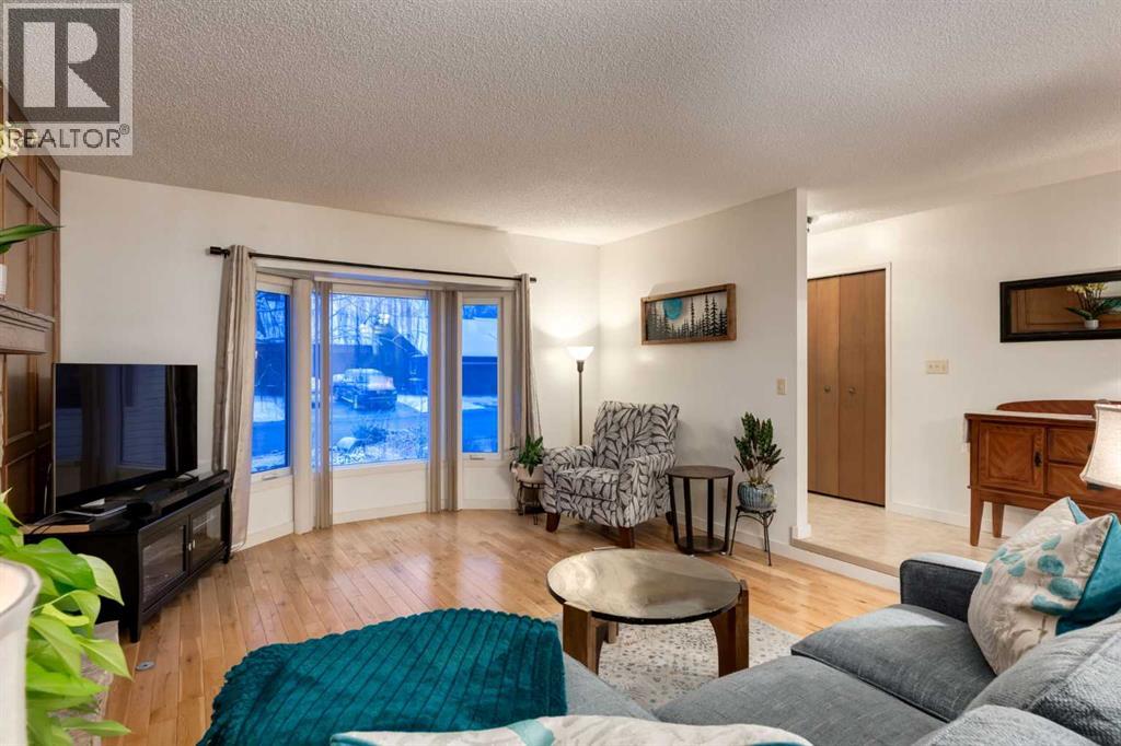 8 Deerwood Road Se, Calgary, Alberta  T2J 6E1 - Photo 4 - A2301747