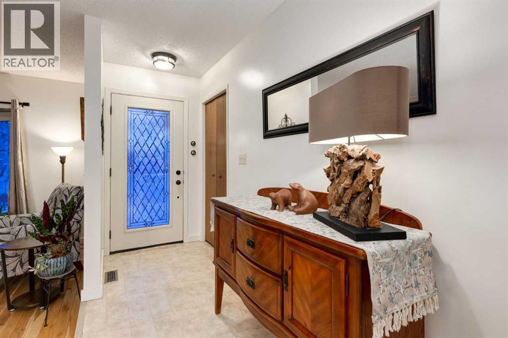 8 Deerwood Road Se, Calgary, Alberta  T2J 6E1 - Photo 2 - A2301747