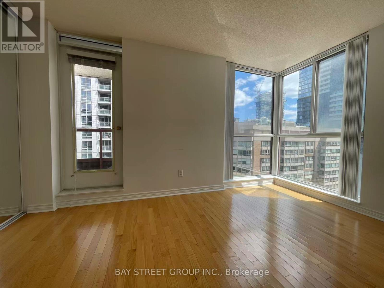 1910 - 736 Bay Street, Toronto, Ontario  M5G 2M4 - Photo 9 - C13019270