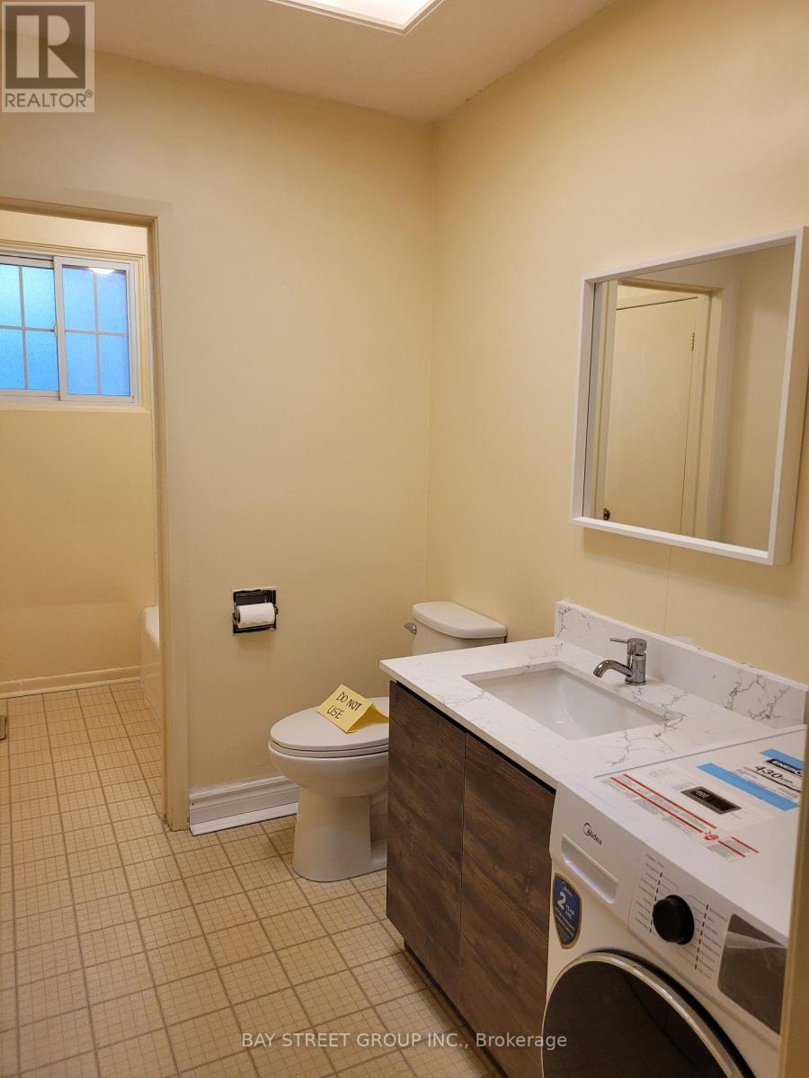 Main Floor - 3 Sheldonbury Crescent, Toronto, Ontario  M1W 1K8 - Photo 4 - E12987836