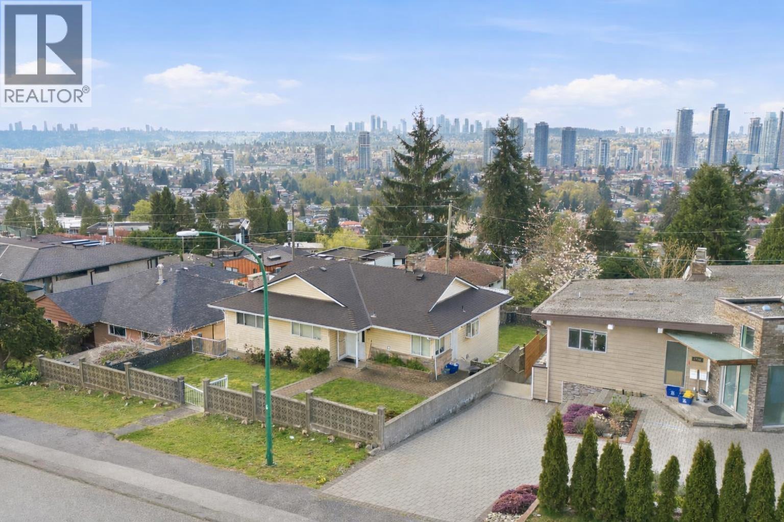 5220 SUNNINGDALE ROAD, Burnaby, British Columbia