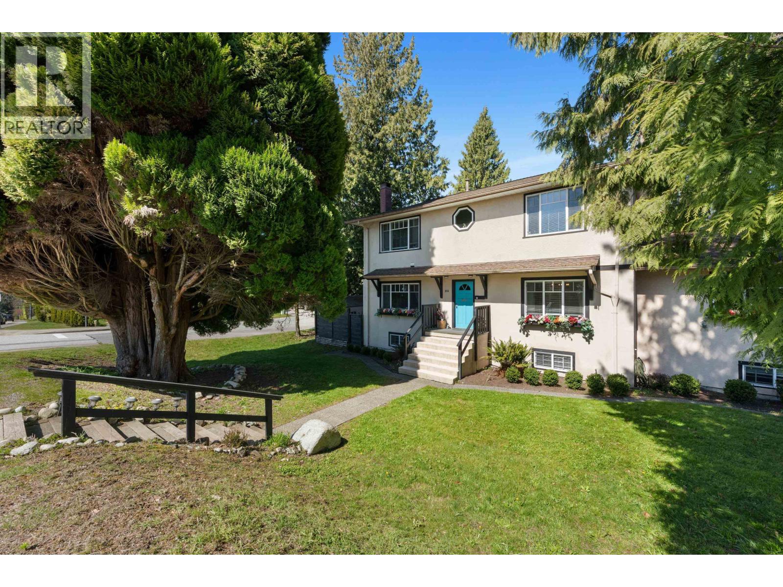 300 E 25TH STREET, North Vancouver, British Columbia