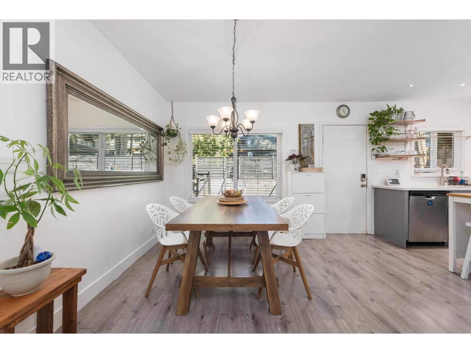 300 E 25th Street, North Vancouver, British Columbia  V7N 1A3 - Photo 10 - R3110888