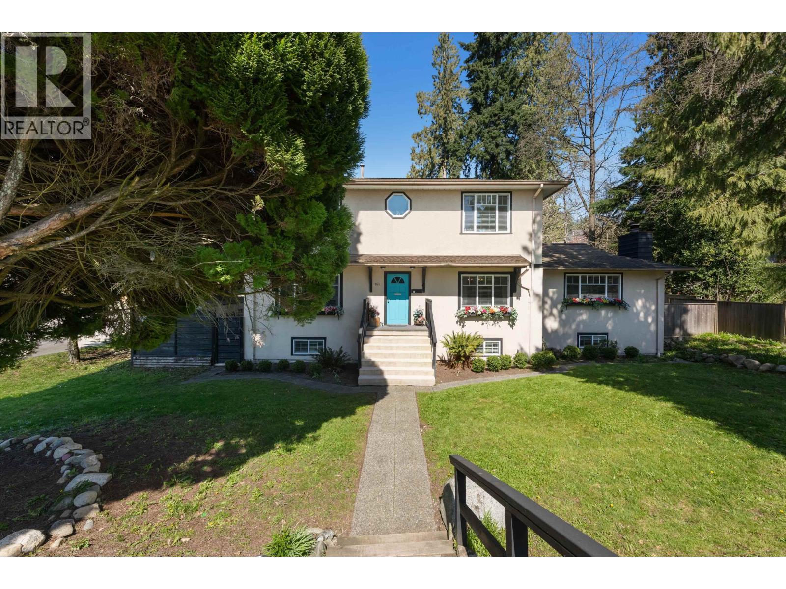 300 E 25th Street, North Vancouver, British Columbia  V7N 1A3 - Photo 2 - R3110888