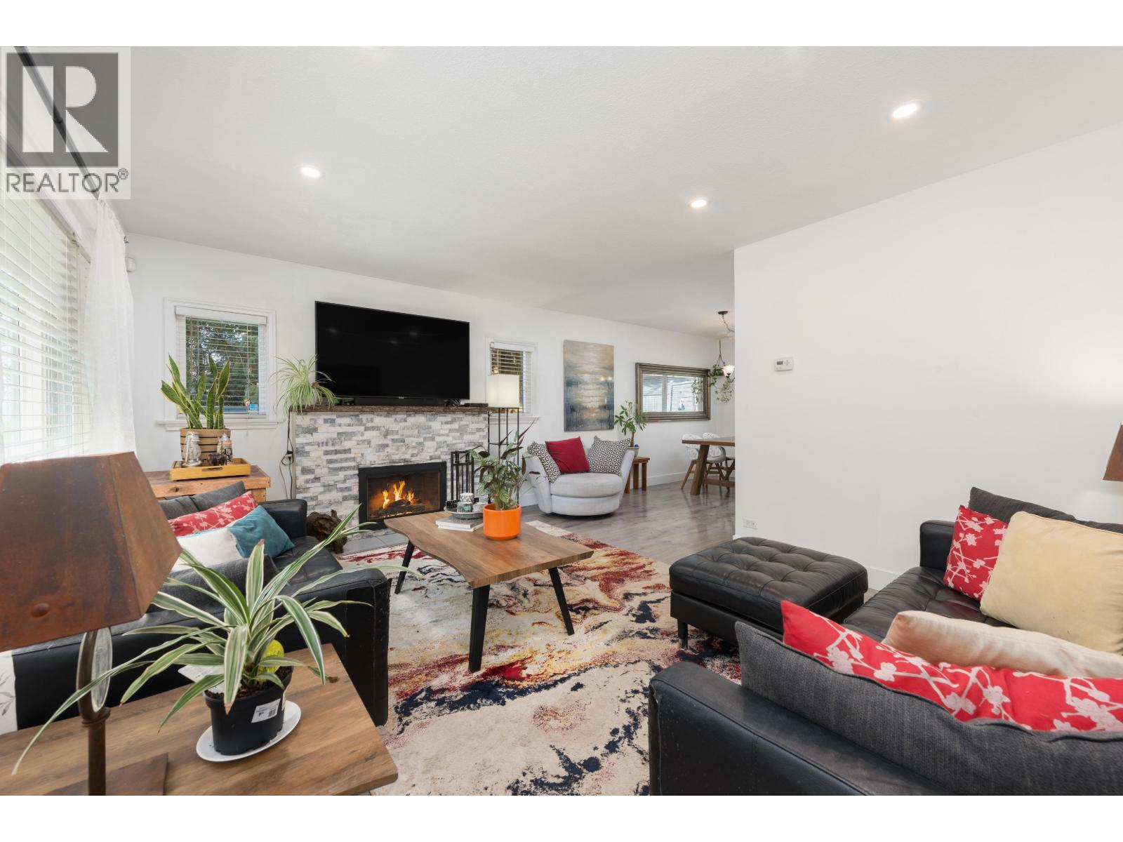 300 E 25th Street, North Vancouver, British Columbia  V7N 1A3 - Photo 5 - R3110888